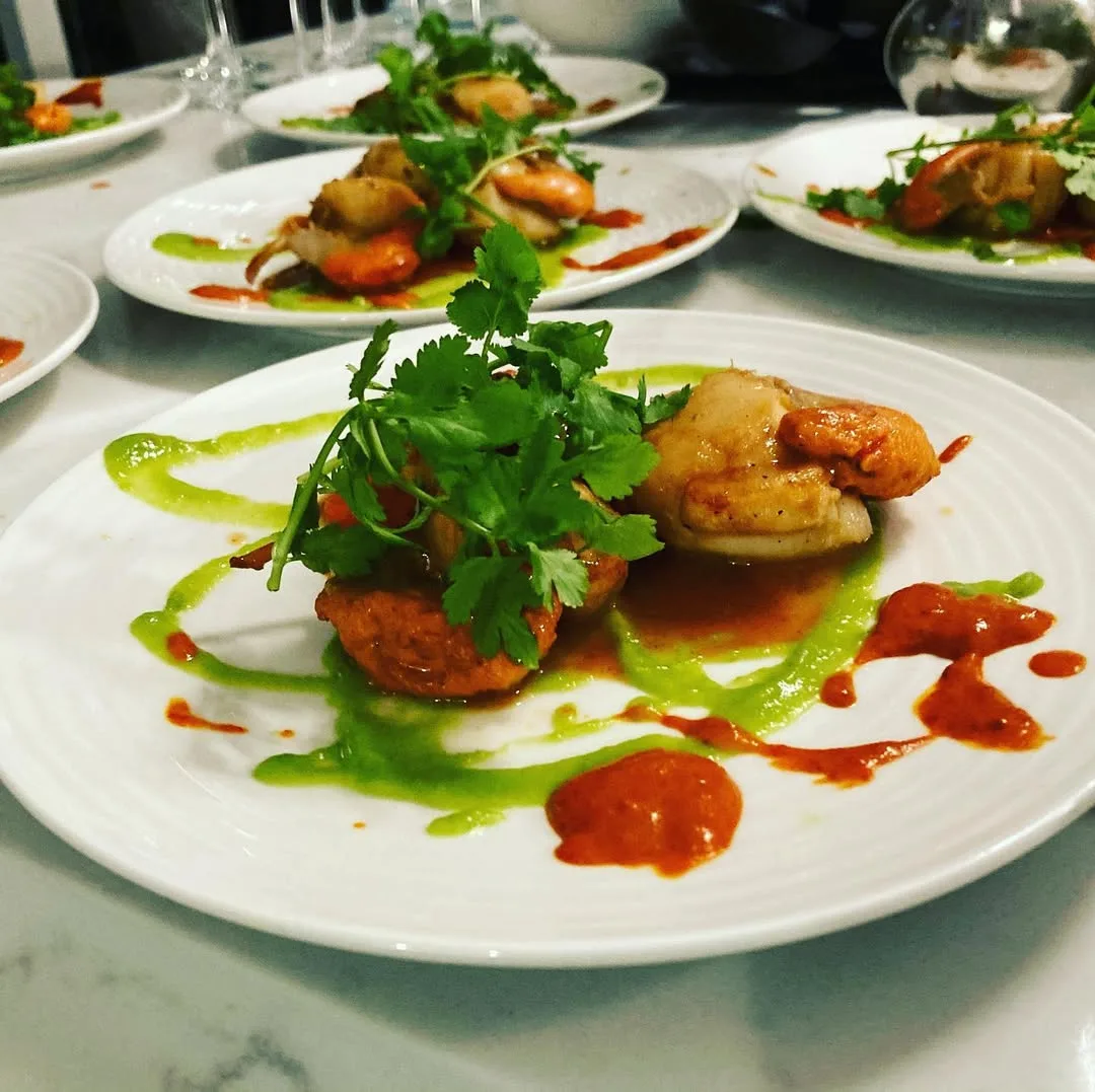 A row of colourful opening plates